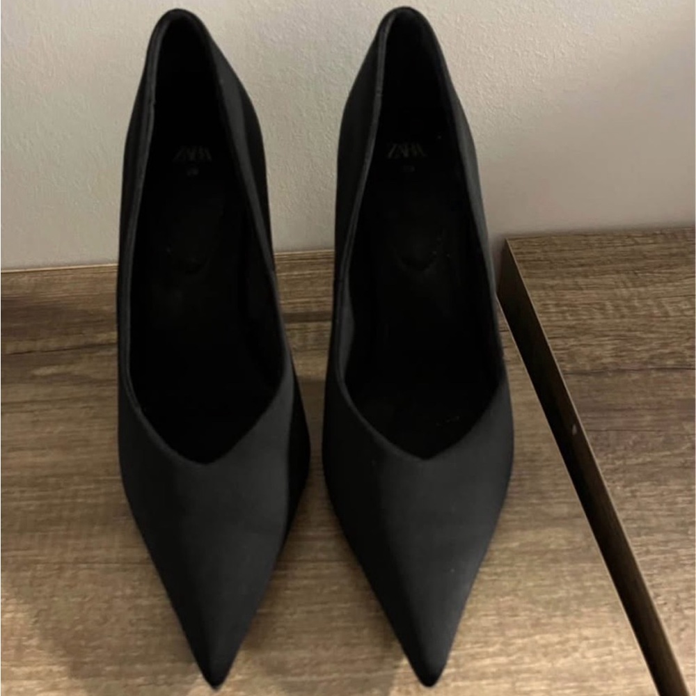 Zara Women's Classic Black Pointed Heels
